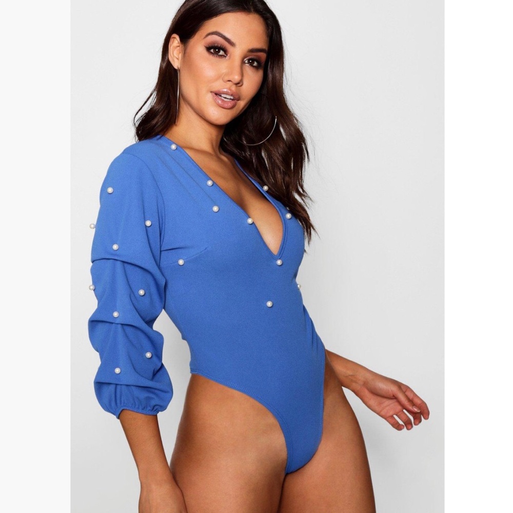 Boohoo Ruched Sleeve Pearl Bodysuit - Picture 2 of 3